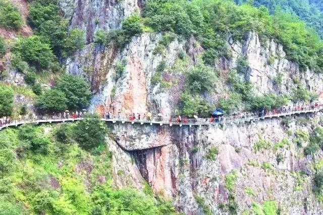 交城:挂彩灯 迎新春 县城街巷年味浓